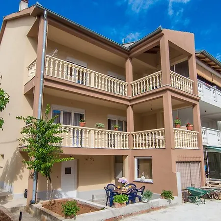 Lori Apartment